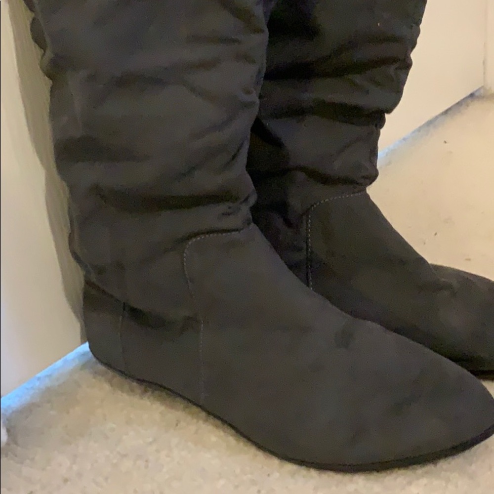 Boots - Picture 3 of 5